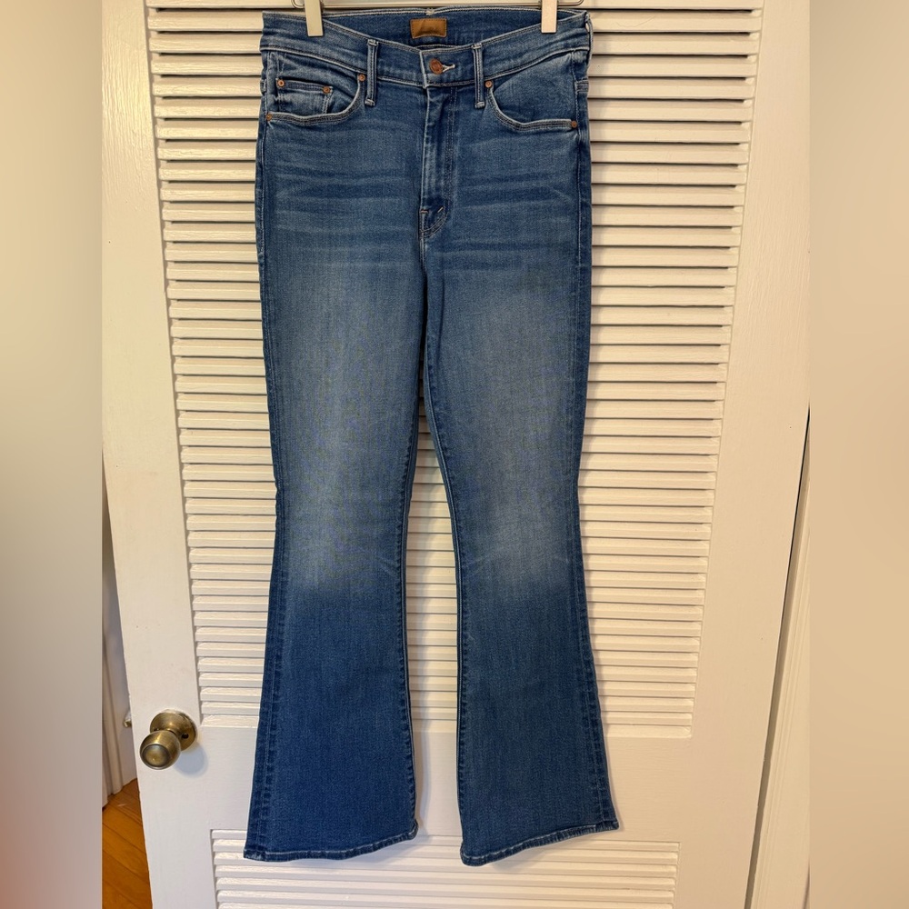 MOTHER Denim The Weekender Mid Rise Flare Jeans In Layover